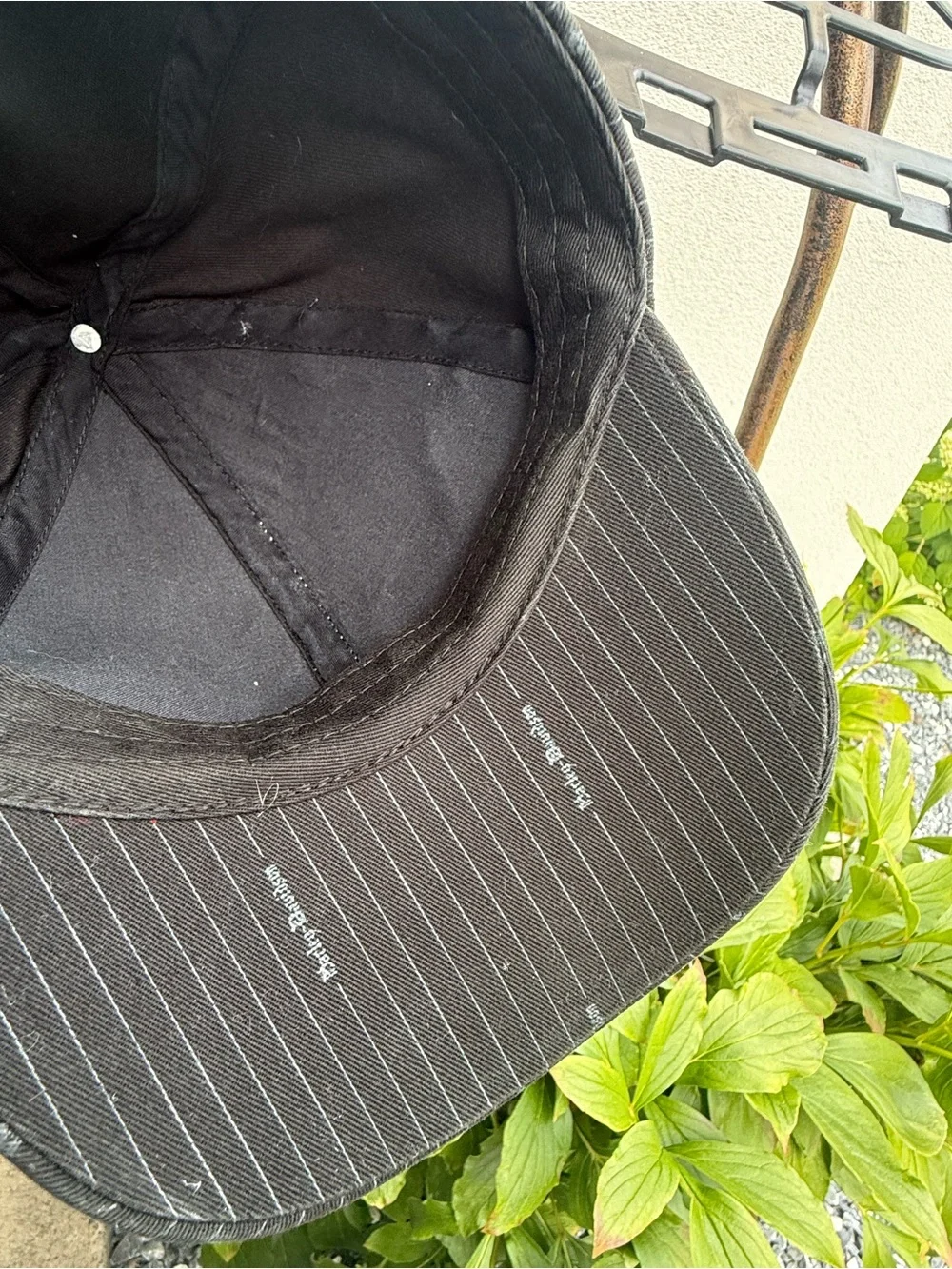 Harley-Davidson  Black White  Snapback Trucker Hat embroidered almost Vintage